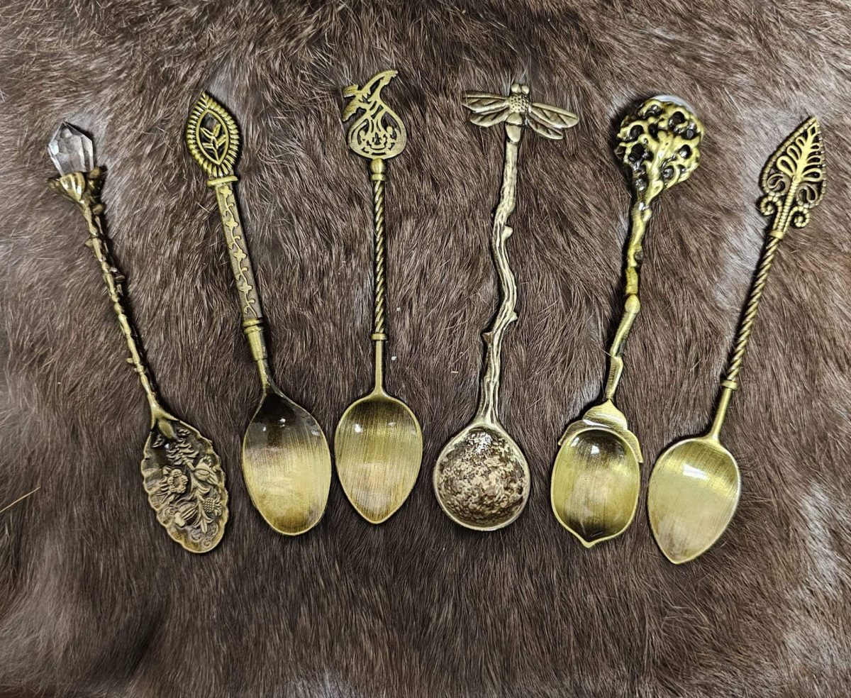Pro-Qwst53S8.Jpeg Vintage Tea Spoon Bronze - Image 1